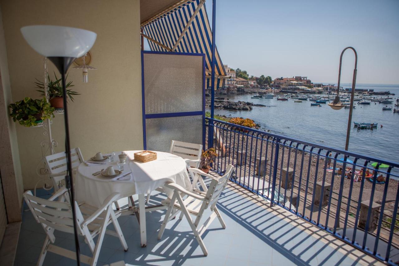 Bed and Breakfast Un Tuffo Nella Baia Di Capomulini Acireale Exterior foto