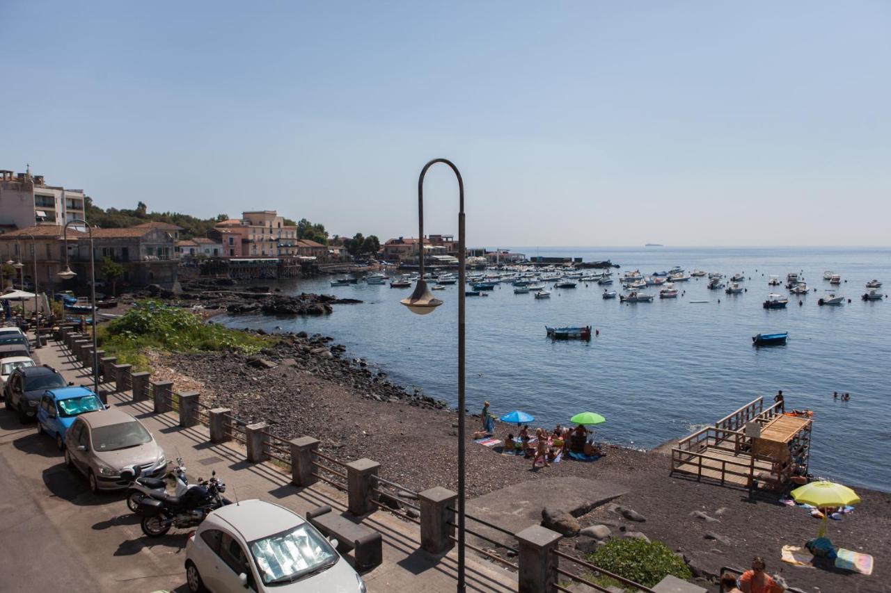 Bed and Breakfast Un Tuffo Nella Baia Di Capomulini Acireale Exterior foto
