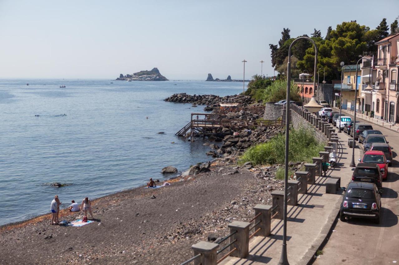 Bed and Breakfast Un Tuffo Nella Baia Di Capomulini Acireale Exterior foto